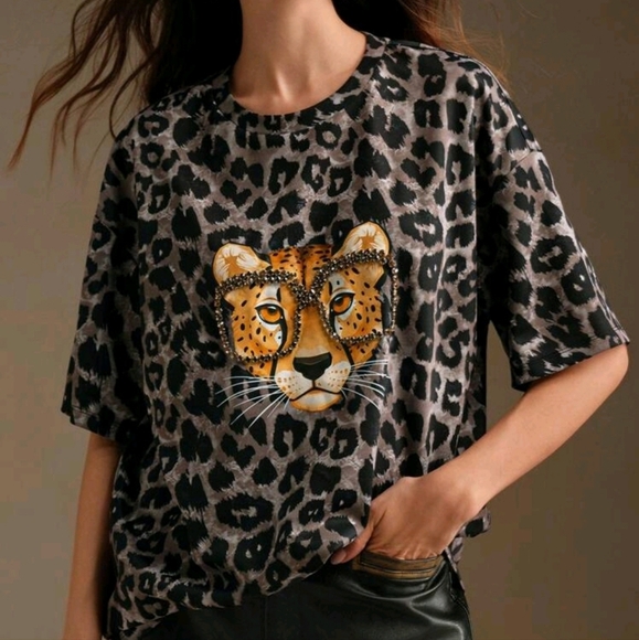 Women Modern Leopard Rivets Decor Loose Crew Neck T-Shirt Graphic Cheetah Print - Picture 2 of 4